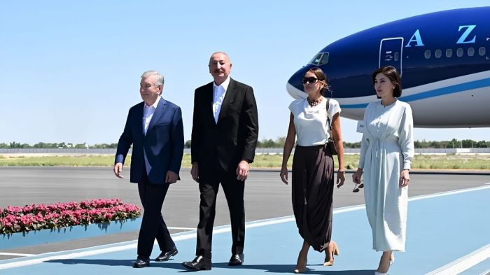 Prezident və xanımı Buxarada belə qarşılandı - FOTOLAR