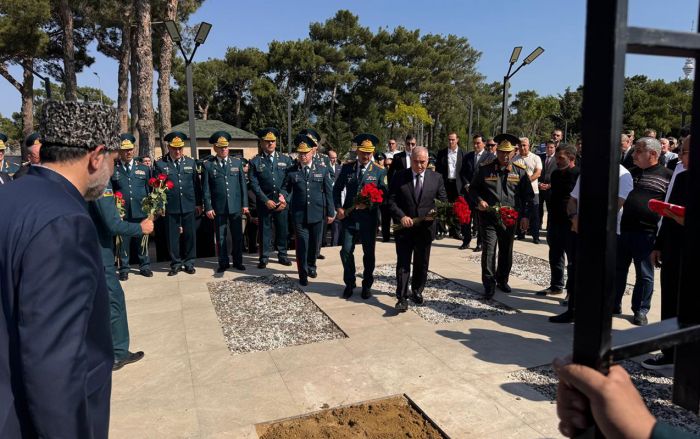 Zakir Həsənov və Əli Nağıyev generalın dəfnində